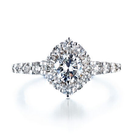 Mesi runkokivillä vihkisormus valkokulta