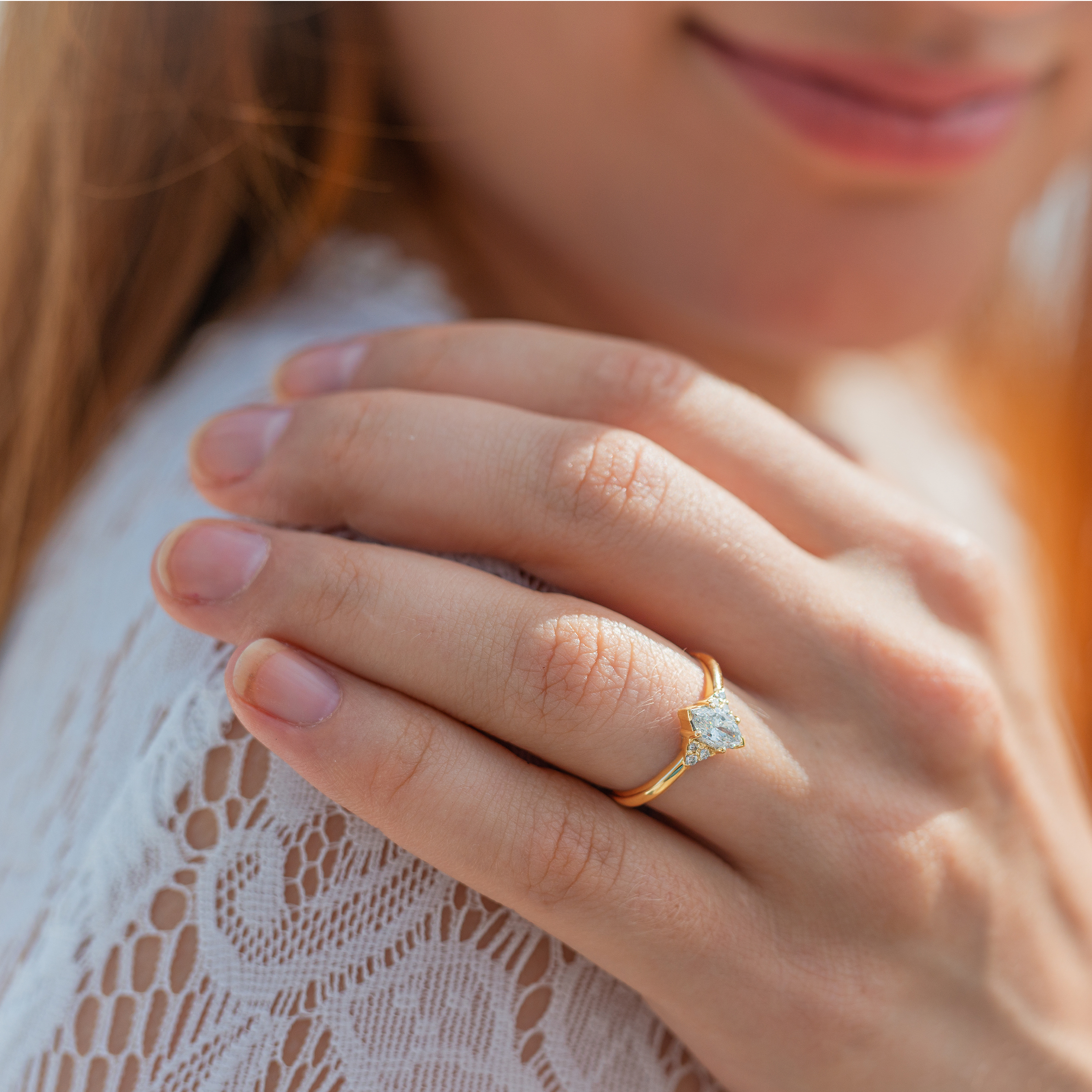 Isla markiisi 6 sivukivellä vihkisormus keltakulta - Image 2