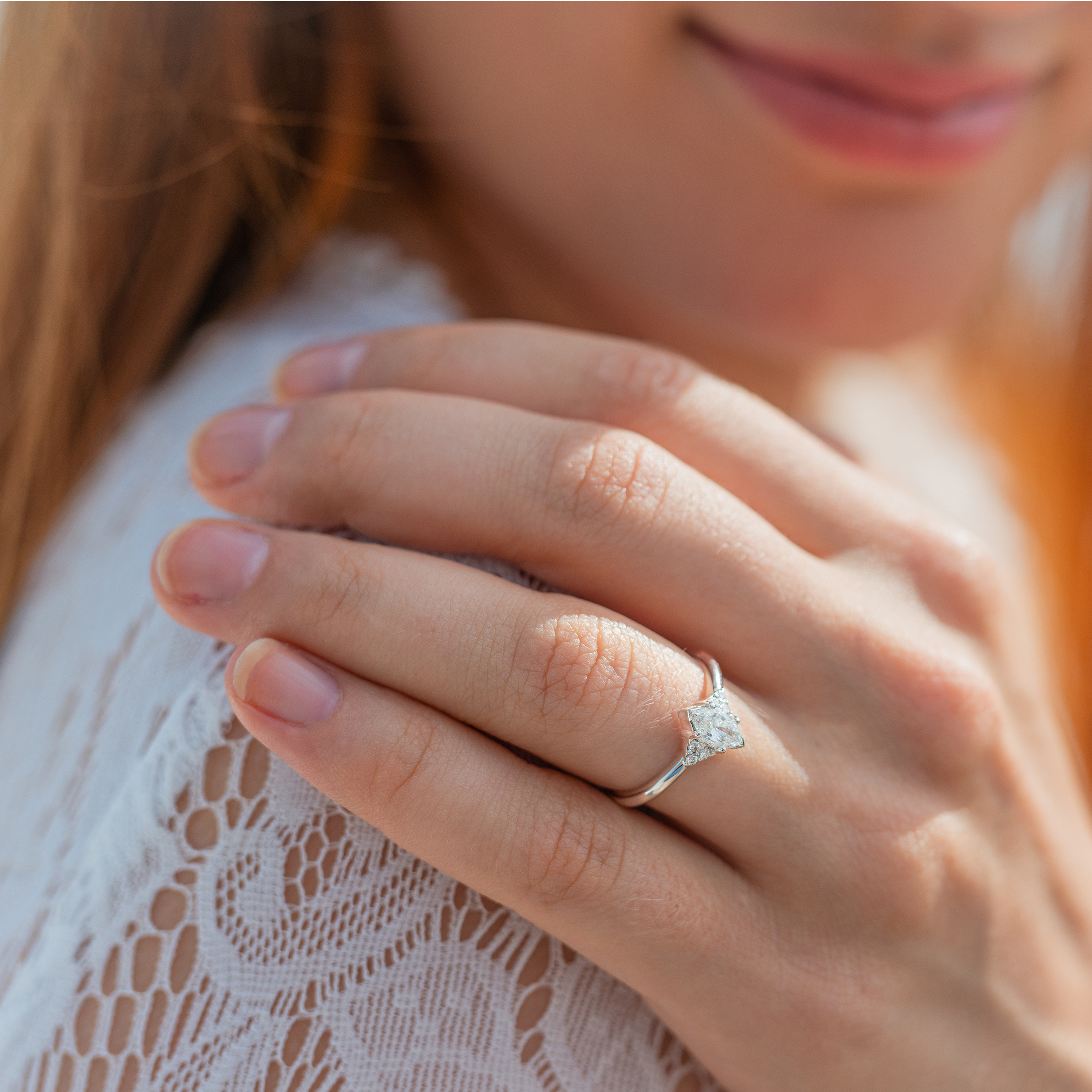 Isla markiisi 12 sivukivellä vihkisormus keltakulta - Image 2