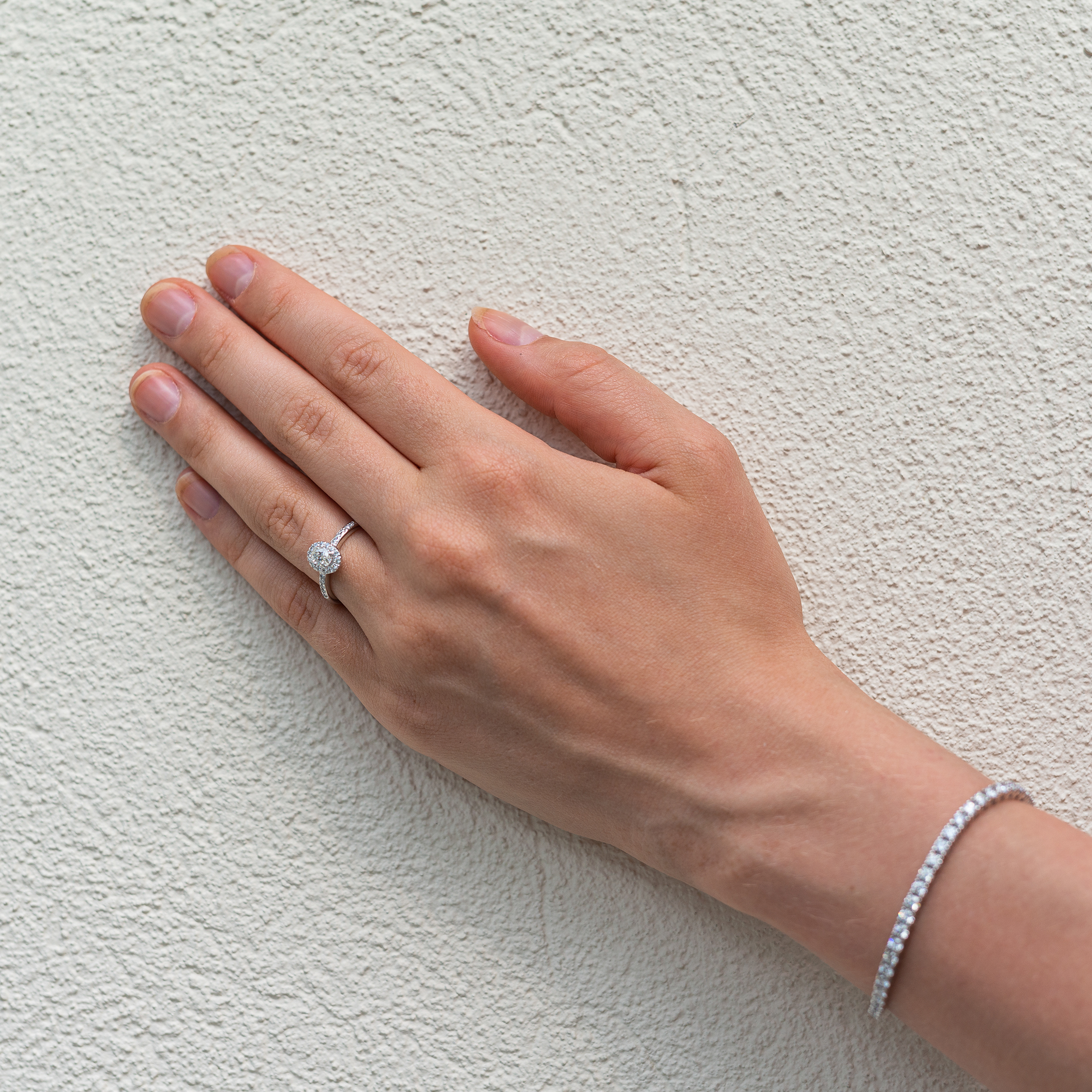 Lumivuokko ovaali runkokivillä vihkisormus valkokulta - Image 2