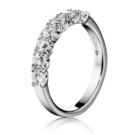 Tulppaani rivi vihkisormus valkokulta