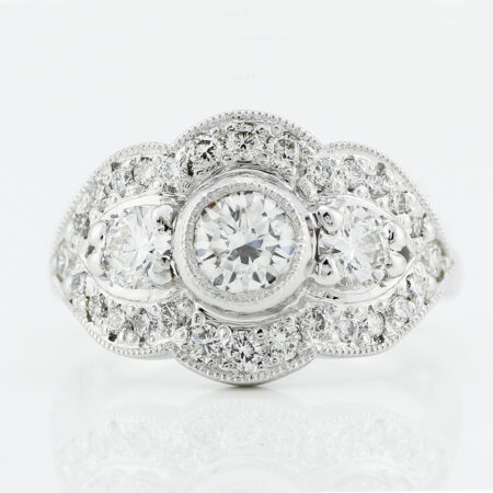 Naisellinen voimasormus asiakkaan omista timanteista