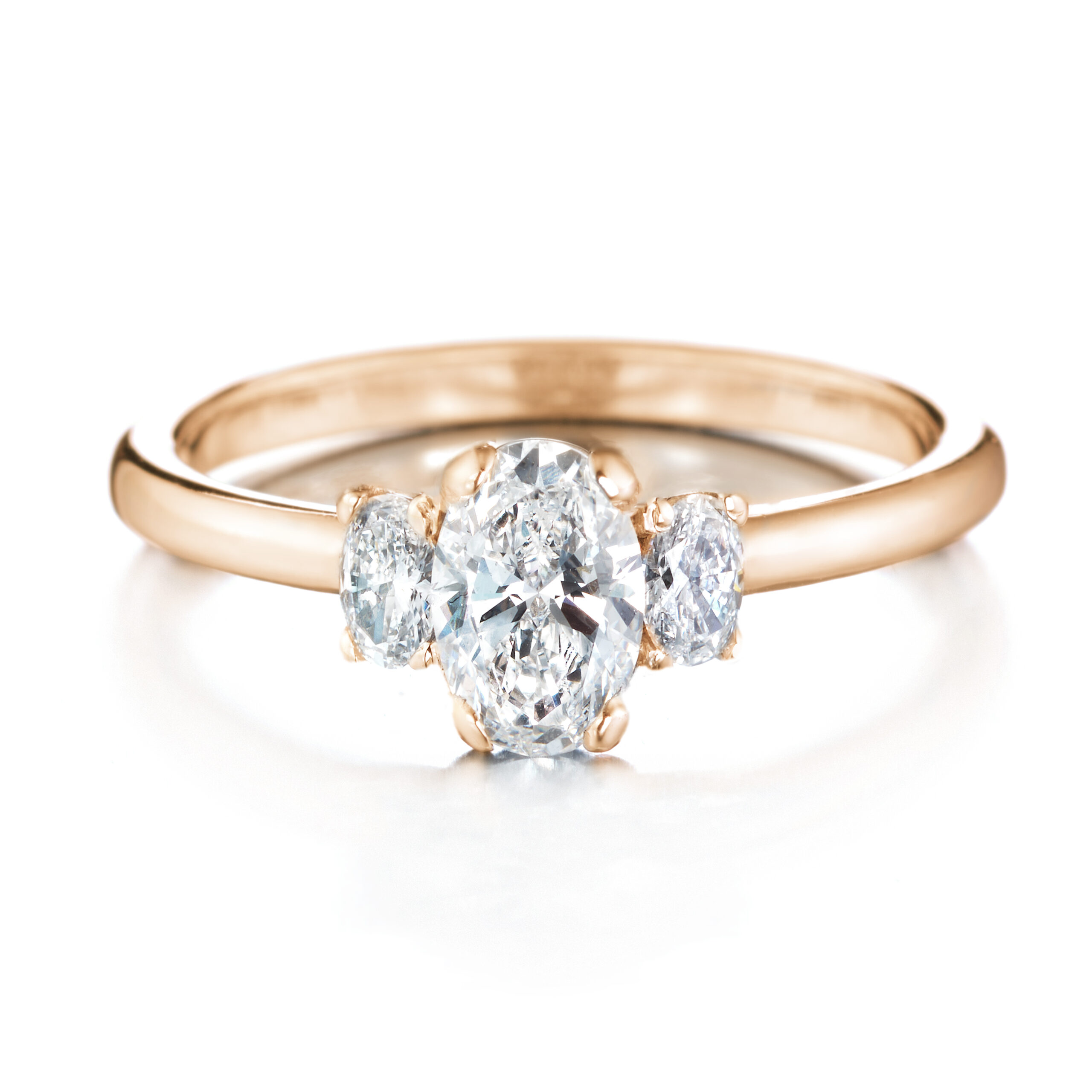 Idea ovaali vihkisormus keltakulta