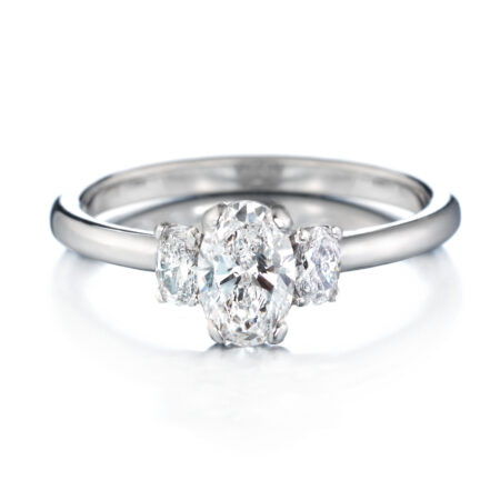 Idea ovaali vihkisormus valkokulta