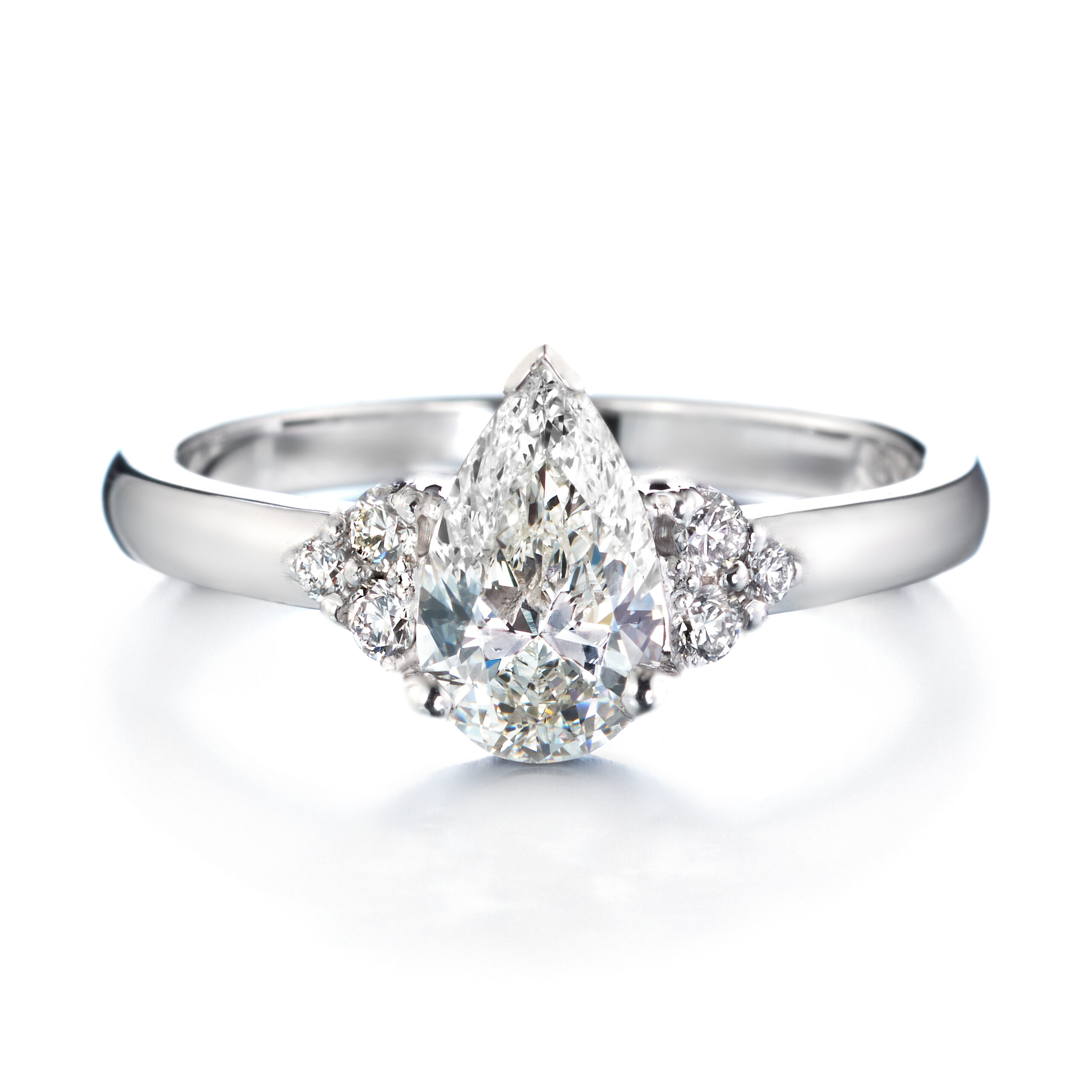 Isla pisara 6 sivukivellä vihkisormus valkokulta