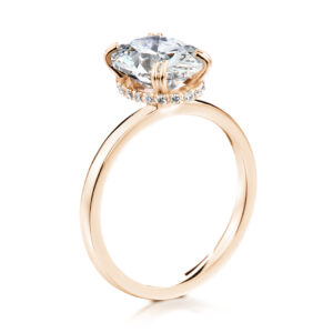 Elli ovaali hidden halo timanttisormus