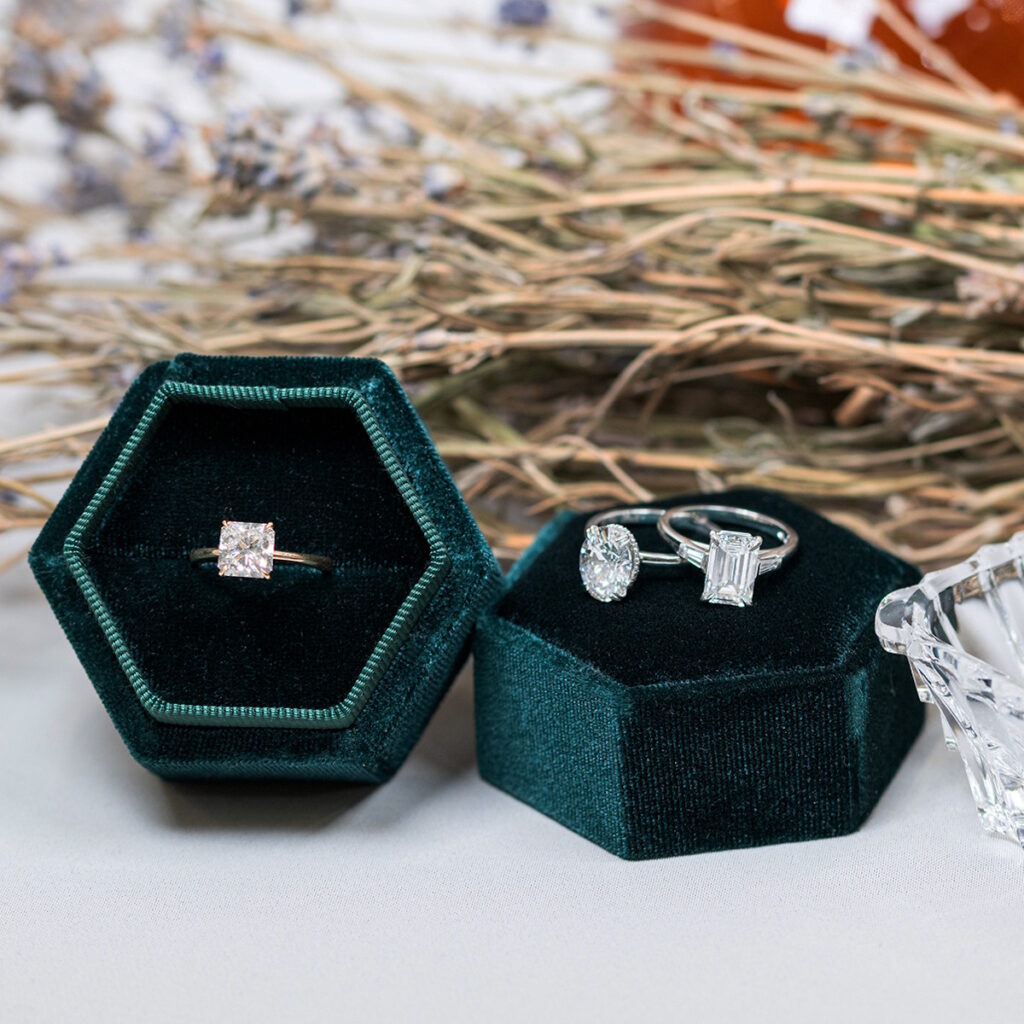 synteettinen timantti sormus